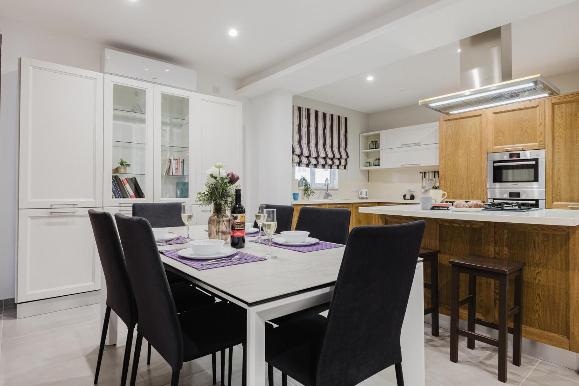 Apartment 3bed - Prime Location By Homely